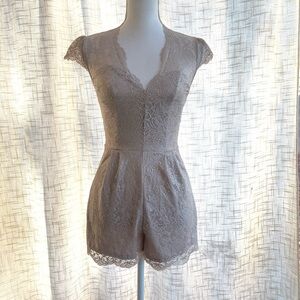 bebe Lace Cap Sleeve Romper in Cream